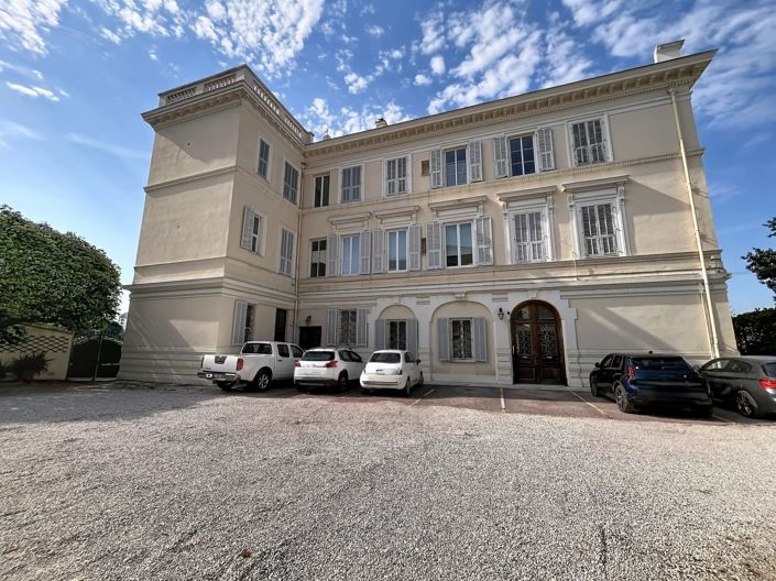 Image No.10-3 Bed Apartment for sale