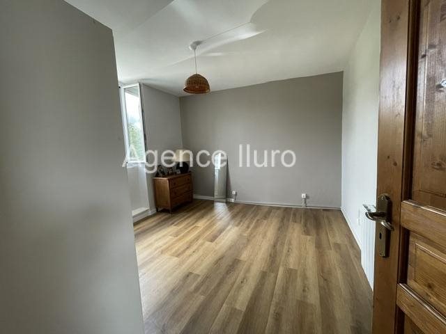 Image No.10-5 Bed House for sale