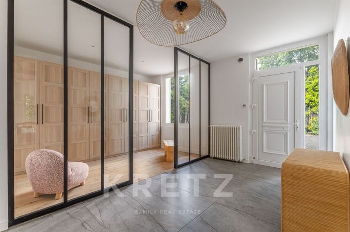 Image No.8-5 Bed House for sale