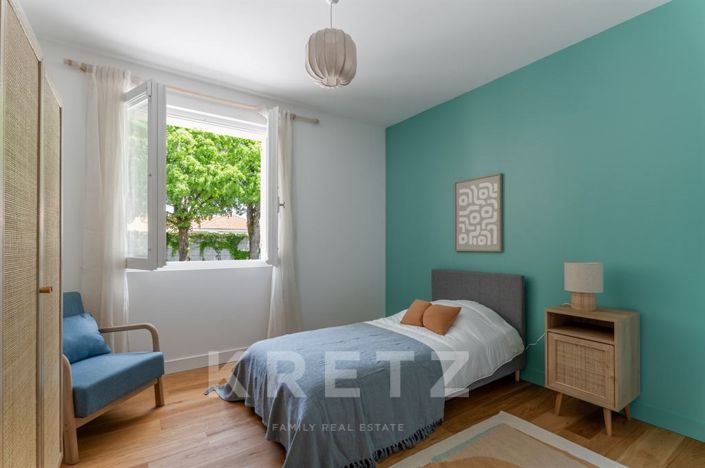 Image No.9-5 Bed House for sale