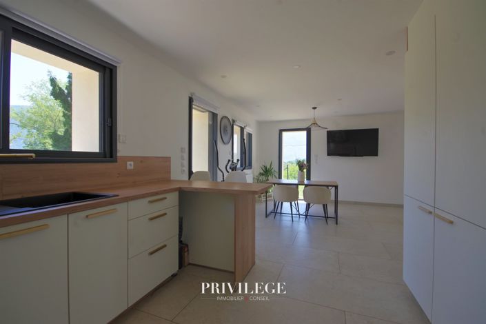 Image No.10-5 Bed House for sale