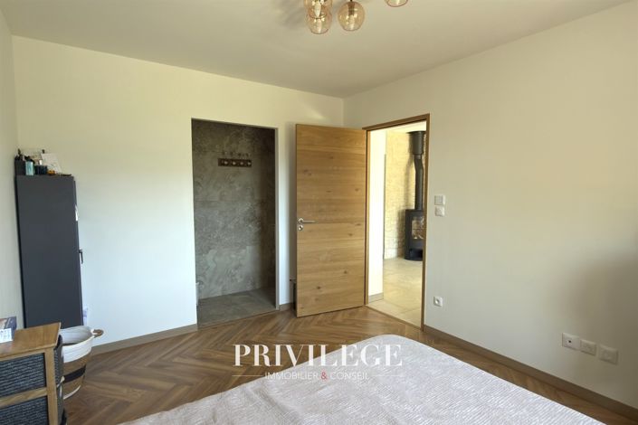 Image No.11-5 Bed House for sale