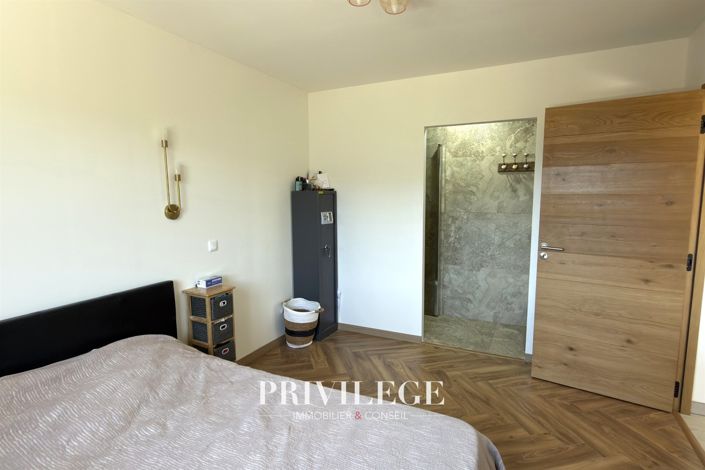 Image No.12-5 Bed House for sale