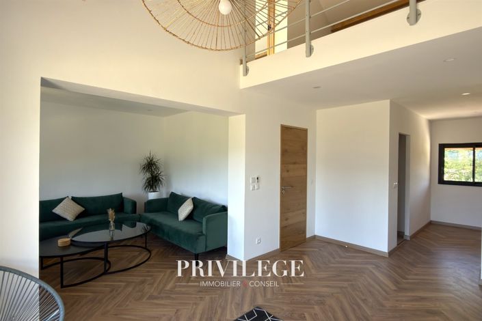 Image No.14-5 Bed House for sale