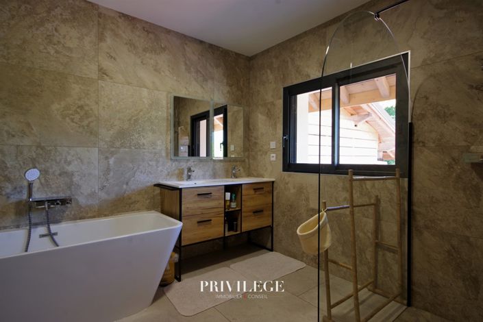 Image No.17-5 Bed House for sale