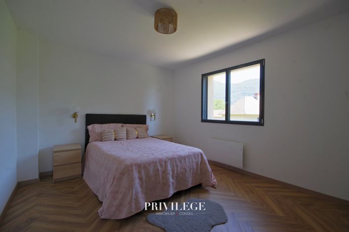 Image No.18-5 Bed House for sale