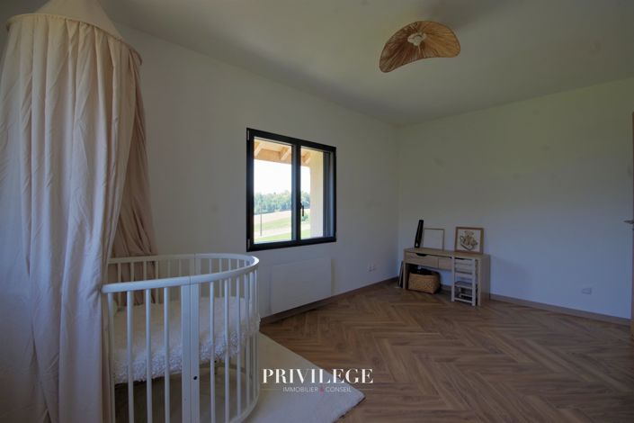 Image No.19-5 Bed House for sale