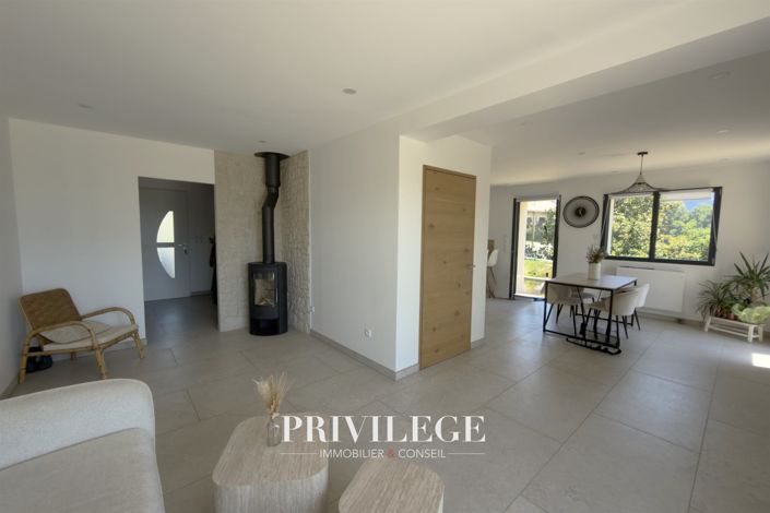 Image No.3-5 Bed House for sale
