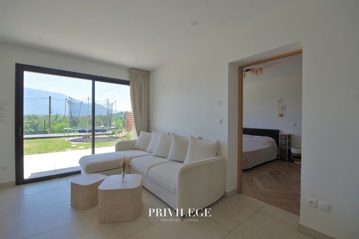 Image No.4-5 Bed House for sale