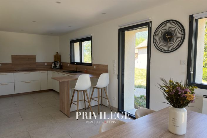 Image No.7-5 Bed House for sale