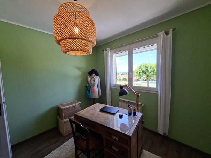 Image No.20-4 Bed House for sale