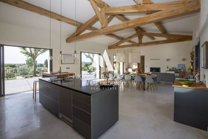 Image No.7-6 Bed House for sale