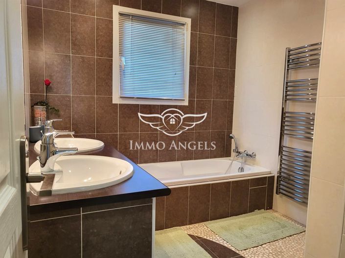 Image No.15-6 Bed House for sale