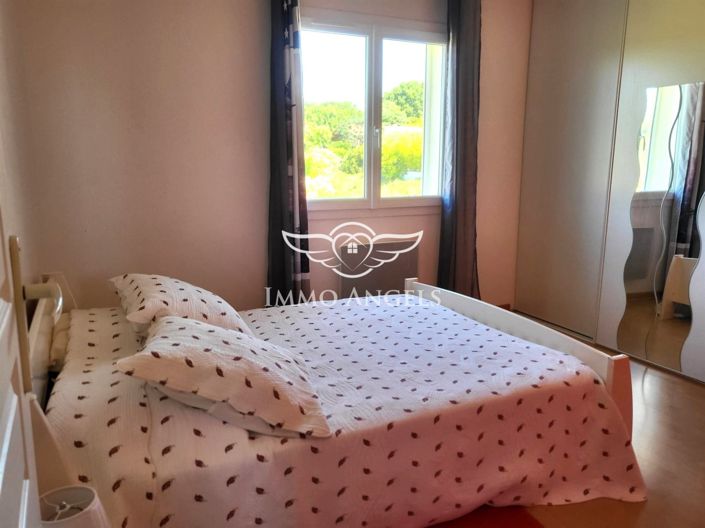 Image No.19-6 Bed House for sale