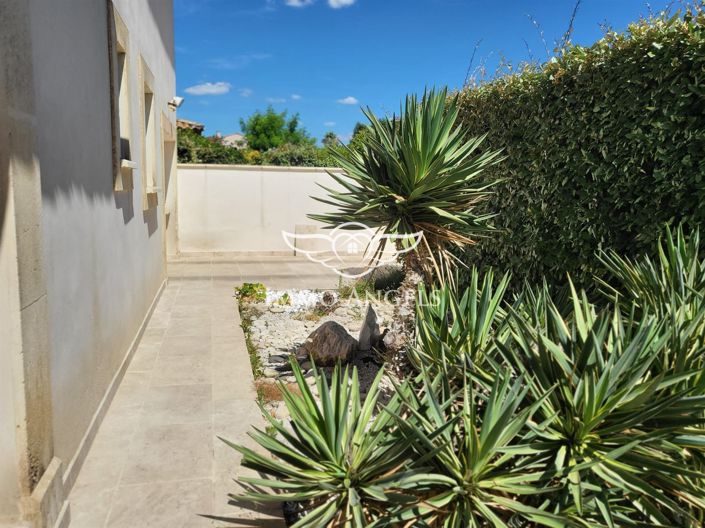 Image No.25-6 Bed House for sale