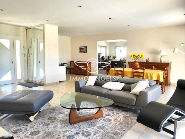 Image No.7-6 Bed House for sale