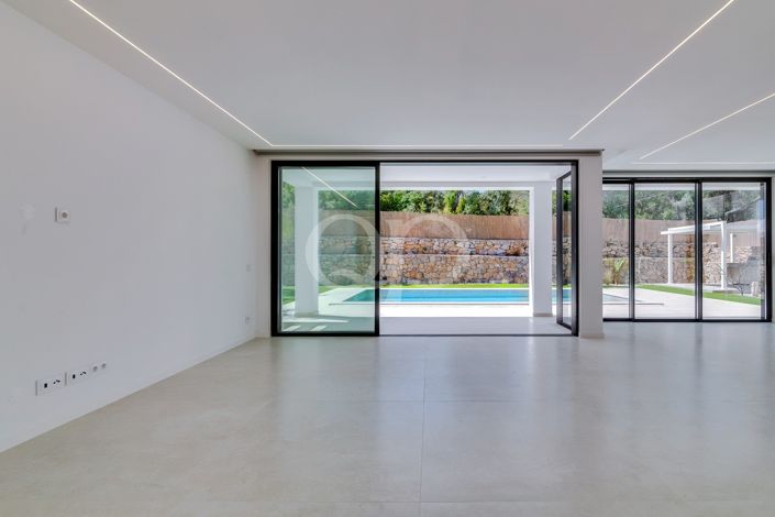 Image No.21-3 Bed House for sale