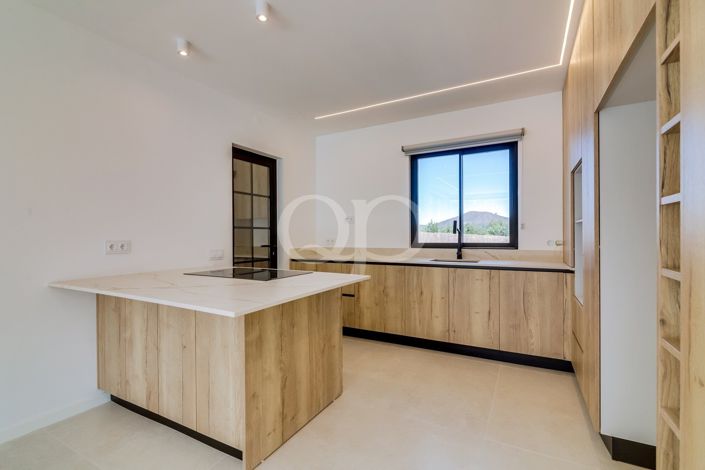 Image No.45-3 Bed House for sale