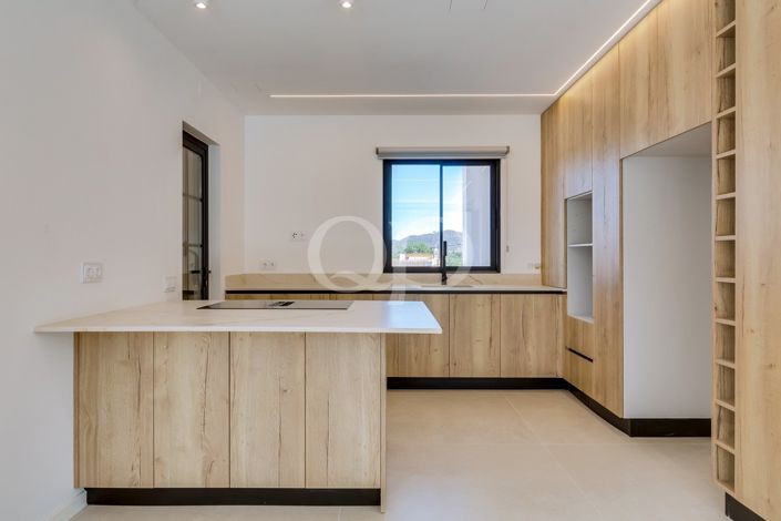 Image No.46-3 Bed House for sale