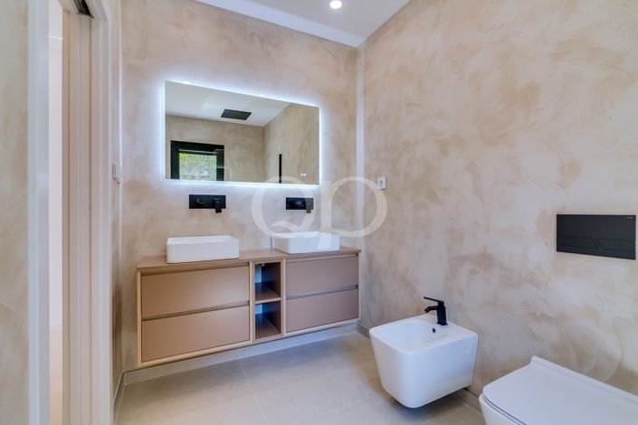 Image No.49-3 Bed House for sale