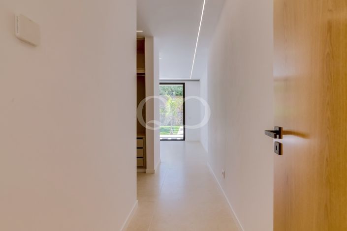 Image No.51-3 Bed House for sale