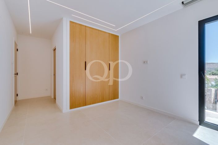 Image No.54-3 Bed House for sale
