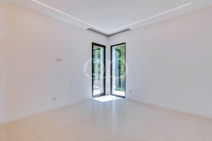 Image No.55-3 Bed House for sale