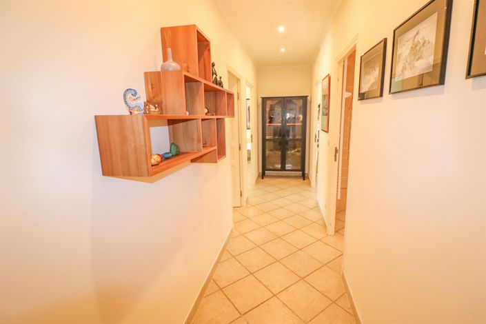 Image No.23-4 Bed House for sale