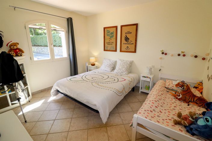 Image No.24-4 Bed House for sale