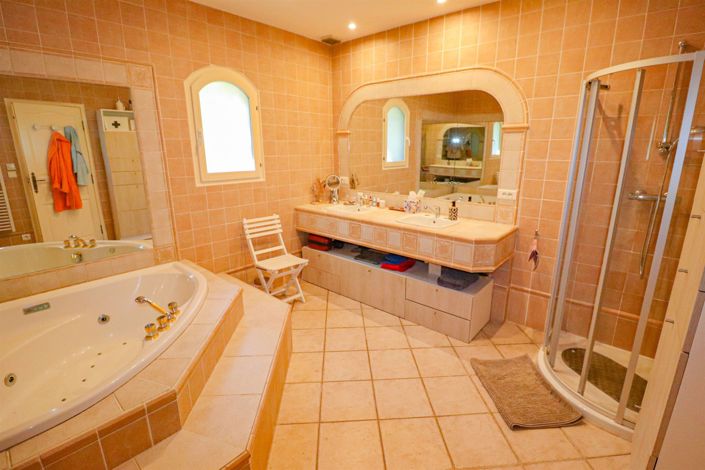 Image No.25-4 Bed House for sale