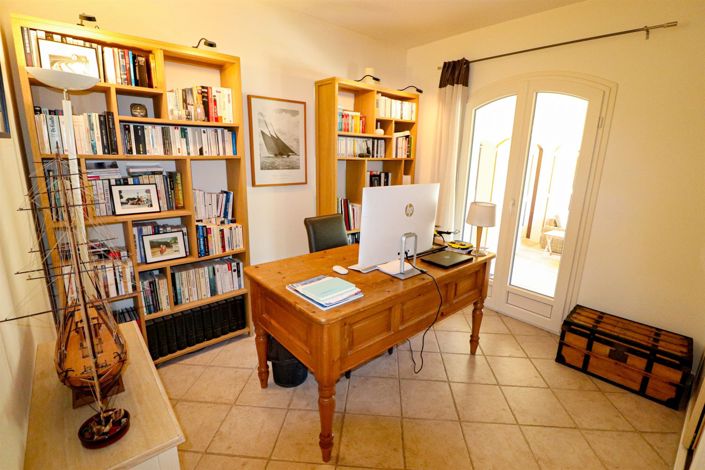 Image No.27-4 Bed House for sale