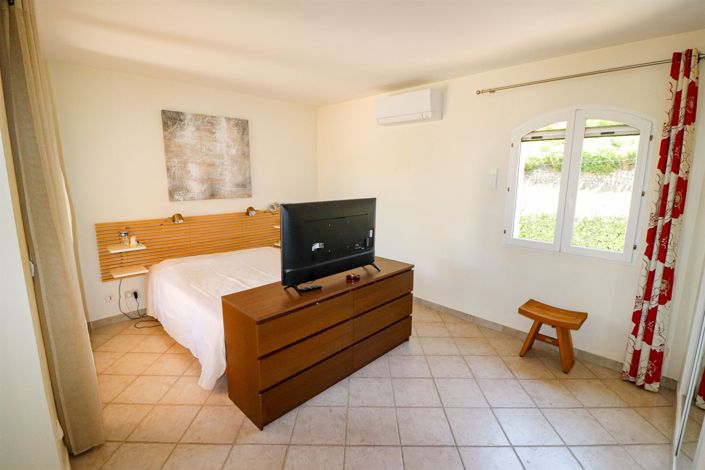 Image No.30-4 Bed House for sale