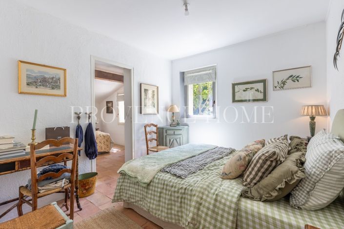 Image No.10-3 Bed House for sale
