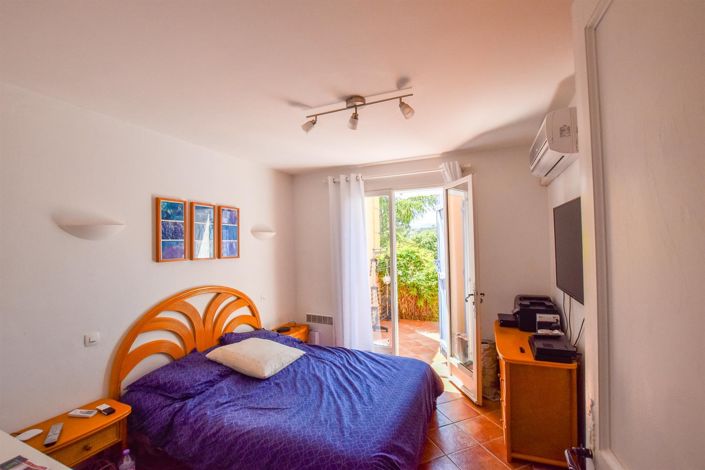Image No.10-4 Bed House for sale