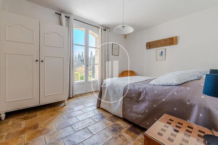 Image No.8-4 Bed House for sale
