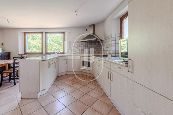 Image No.9-4 Bed House for sale