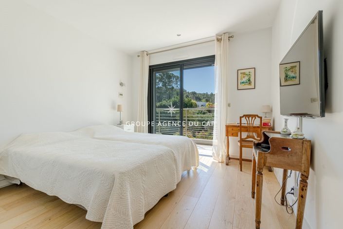 Image No.10-4 Bed House for sale