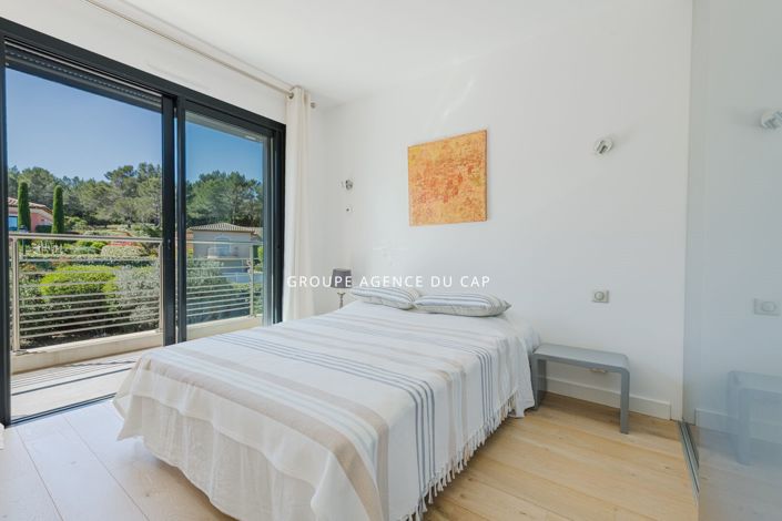 Image No.11-4 Bed House for sale