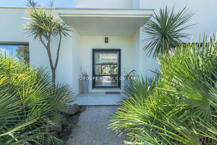 Image No.3-4 Bed House for sale
