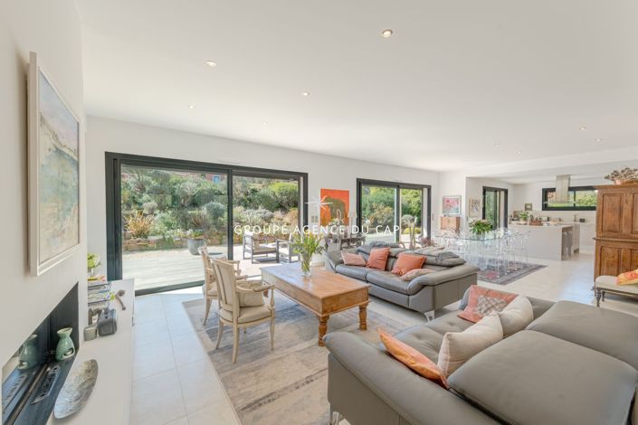 Image No.4-4 Bed House for sale