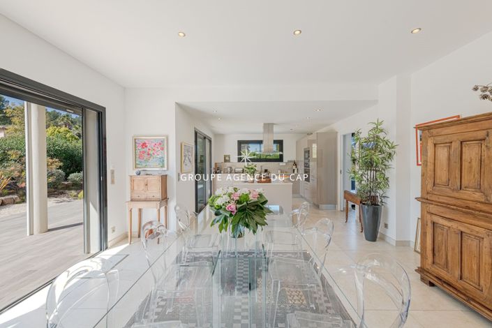 Image No.6-4 Bed House for sale