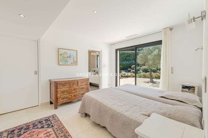 Image No.8-4 Bed House for sale