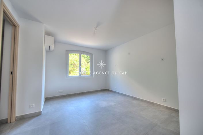 Image No.3-Appartement de 2 chambres à vendre à Saint-Raphael