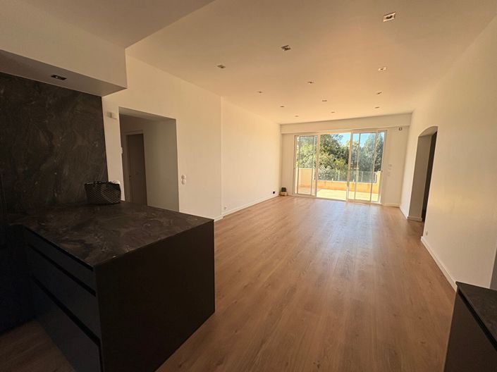 Image No.8-9 Bed House for sale