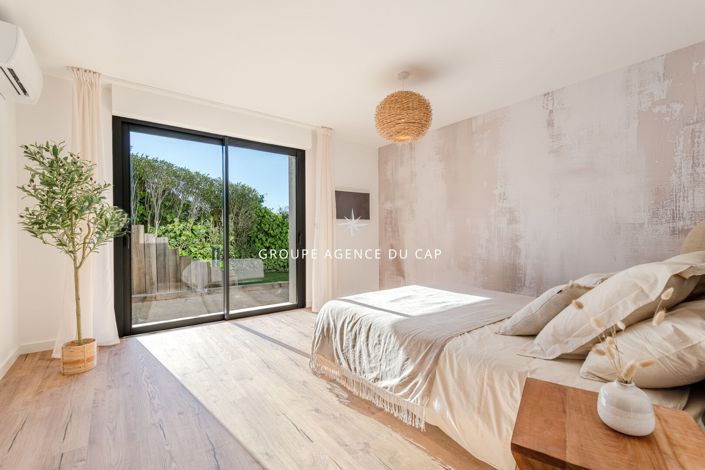 Image No.12-5 Bed House for sale