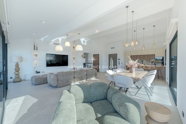 Image No.3-5 Bed House for sale