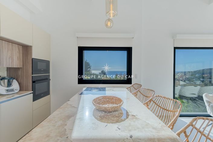 Image No.6-5 Bed House for sale
