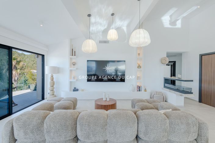 Image No.7-5 Bed House for sale