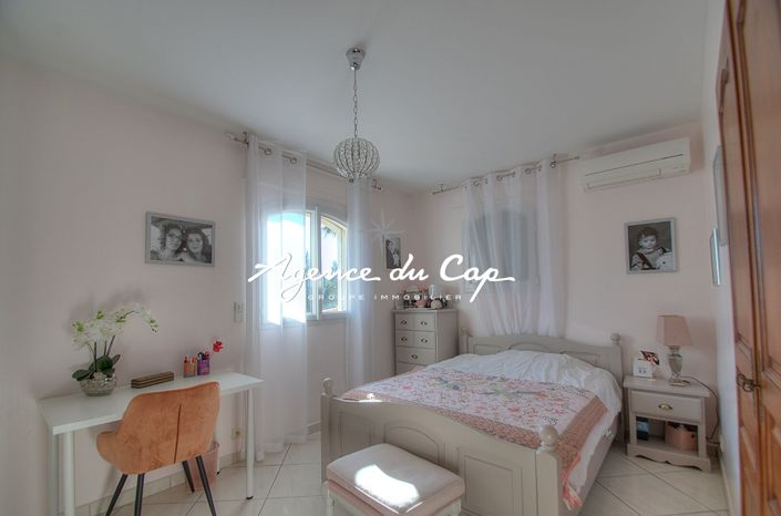 Image No.12-4 Bed House for sale