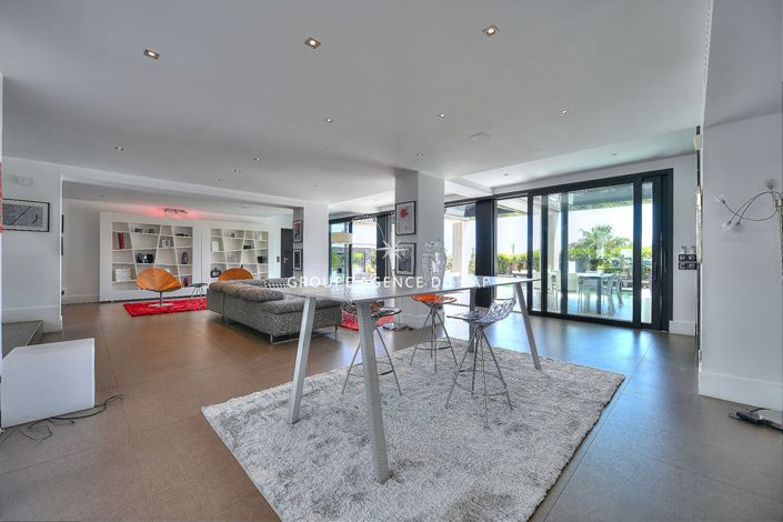 Image No.11-6 Bed House for sale